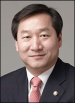 유정복(정무직공무원/국회의원/안전행정부장관)
유정복<사진> 안전행정부 장관은 23일 오전 명동 은행회관에서 열리는 한국선진화포럼 제75차 월례 토론회에 참석했다.