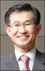 함정운(한국투자신탁운용리테일영업본부상무)
펀드 투자에 성공하기 위해 필요한 것은 무엇일까? 기본적으로 좋은 펀드를 골라야겠지만 같은 펀드에 투자하더라도 투자자에 따라 투자 성과는 달라지는 경우가 비일비재하다. 펀드에 투자할 때 꼭 기억해둘 성공 투자의 3원칙이 있다.