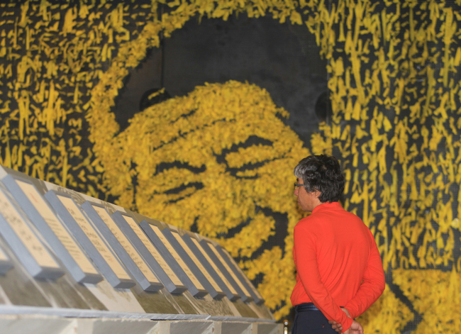 A visitor looks around the commemoration hall of former President Roh Moo-hyun in Gimhae, South Gyeongsang Province.   Yonhap News