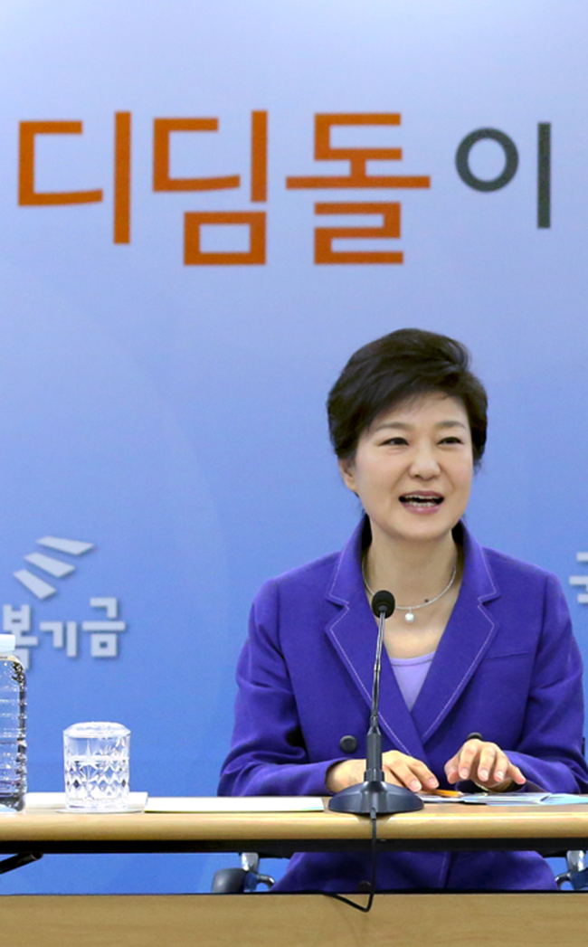 박근혜(대통령)
President Park Geun-hye placed 11th on Forbes’ list of the world’s 100 most powerful women this year.