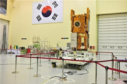 The KOMPSAT-5, the country’s first Synthetic Aperture Radar satellite, is stationed at Korea Aerospace Research Institute in Daejeon.   Yonhap News