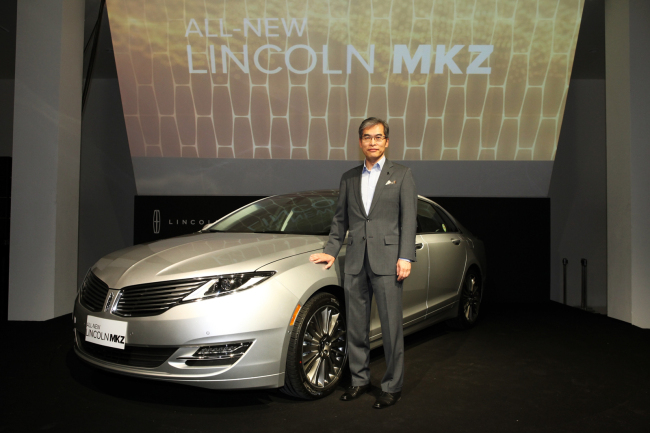 Ford Korea president Jung Jae-hee poses with the all-new Lincoln MKZ  at a ceremony in Seoul on Thursday.   Ford Korea
Ford Korea president Jung Jae-hee poses with the all-new Lincoln MKZ  at a ceremony in Seoul on Thursday.   Ford Korea