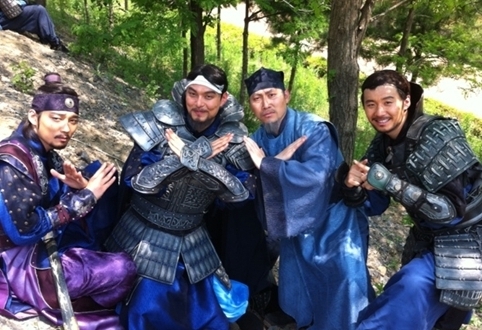 최규환(영화배우/연극배우)
배우 최규환이 ‘연개소문 출연배우’ 성폭행범이라는 루머에 휩싸이자 대해 직접 해명하고 나섰다.