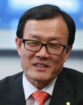 이순우(금융인/우리은행은행장)
이순우 신임 우리금융지주 회장 내정자는 23일 “(우리금융그룹이) 빠른 시일내에 매각, 빠른 시일내에 민영화를 해줘야 한다”고 말했다.