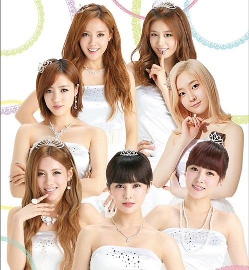 효민(위쪽좌부터/박선영/가수/탤런트/티아라),지연(박지연/가수/탤런트/티아라),은정(함은정/가수/영화배우/티아라),아름(이아름/가수/티아라),큐리(이지현/가수/탤런트/티아라),보람(전보람/가수/모델/티아라),소연(박소연/가수/티아라)
T-ara’s subunit to meet fans at U.S. concertT-ara N4, the first subunit of the popular K-pop girl group, left for the United States to meet with their fans at star Chris Brown’s solo concert scheduled to be held in Las Vegas on May 26.