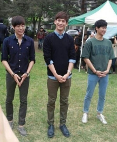이현우(좌부터/탤런트/영화배우),박기웅(영화배우/탤런트),김수현(탤런트/영화배우)
배우 김수현 박기웅 이현우의 ‘직찍’ 사진이 공개돼 화제다.