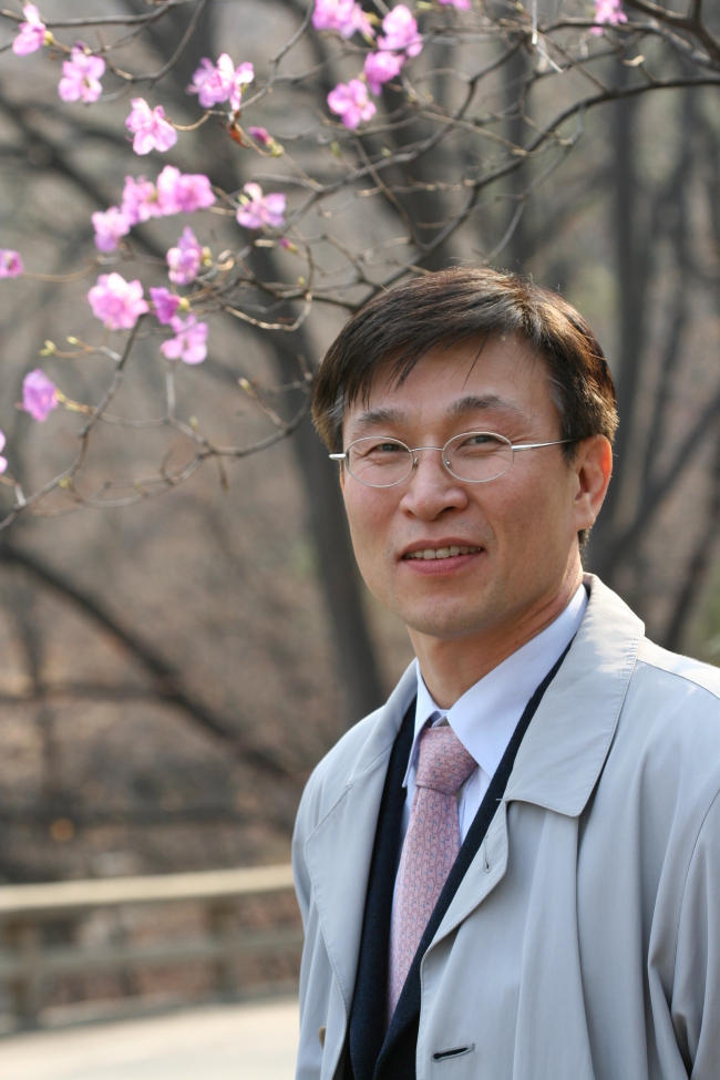 정연교(교육인/경희대학교)
문학, 철학과 역사와 같은 유서깊은 학문은 최근 대중의 관심을 받는 데 있어 고전하고 있지만 그 미래는 마냥 어둡지만은 않다. 교육 기관과 지역 도서관이 새롭고 야심찬 프로그램으로 인문학을 굳건히 지탱해주기 때문이다.