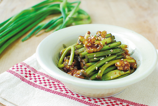 Maneuljjong hodu bokkeum (Stir-fried garlic scapes with walnuts) (Korean Bapsang)