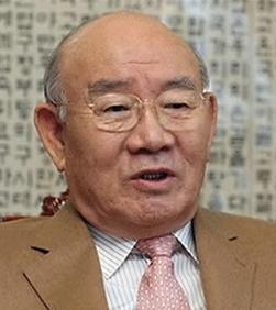 전두환(전대통령)
Prosecutors have created a team to collect 167.2 billion won in unpaid fines from former President Chun Doo-hwan.