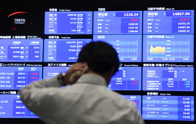 A visitor looks at an an electronic stock board at the Tokyo Stock Exchange in Tokyo, Japan, on Friday, May 24, 2013. Japanese stocks swung between gains and losses, after yesterday dropping the most since the March 2011 disaster, as utilities and airlines advanced, while commodity producers and paper makers declined. Photographer: Junko Kimura/Bloomberg
A visitor looks at an electronic stock board at the Tokyo Stock Exchange in Tokyo on Friday.   Bloomberg