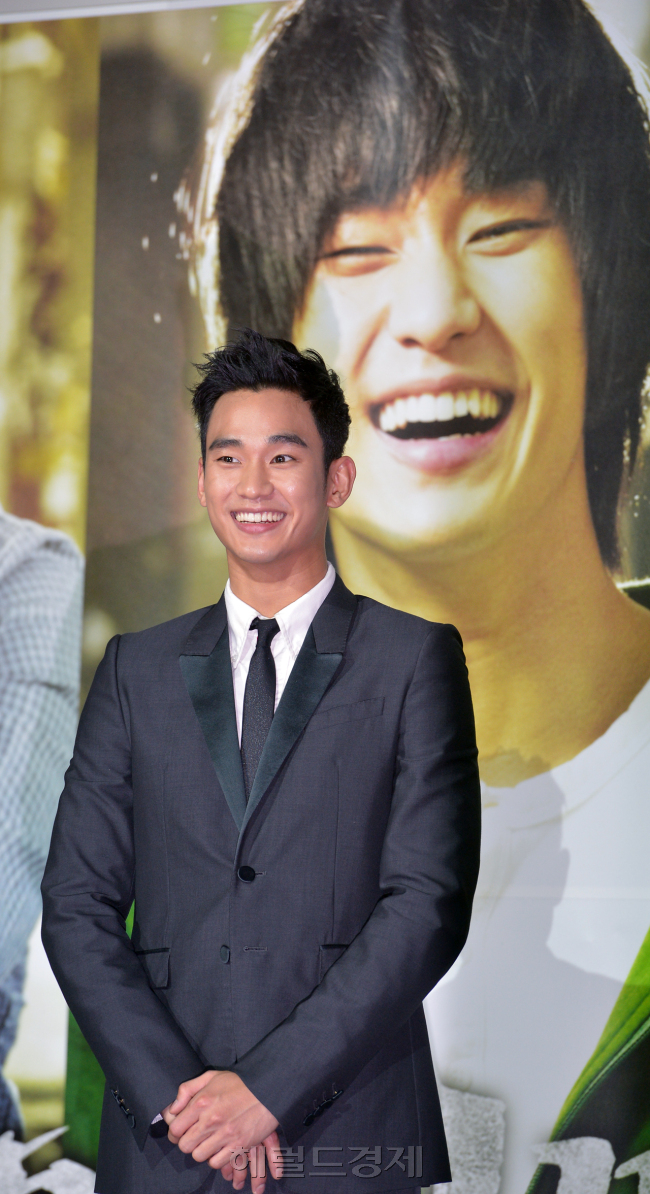 김수현(탤런트/영화배우)
27일 오후 서울시 중구 동대문 메가박스에서 열린 영화 ‘은밀하게 위대하게(장철수 감독)’ 언론배급시사회에서 김수현이 포토타임을 갖고 있다.