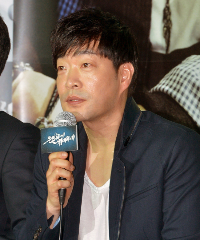 손현주(탤런트/영화배우)
27일 오후 서울시 중구 동대문 메가박스에서 열린 영화 ‘은밀하게 위대하게(장철수 감독)’ 언론배급시사회에서 손현주가 기자들의 질문에 답을 하고 있다.