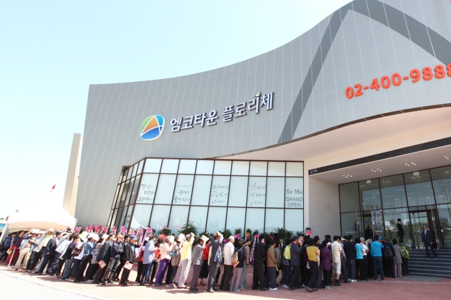 현대엠코가 최근 위례신도시에서 970가구를 분양한 ‘위례 엠코타운 플로리체’ 아파트가 평균 1.63대 1의 경쟁률을 기록하며 순위내 100% 청약 실적을 올리는 등 우수한 성적표를 거뒀다.