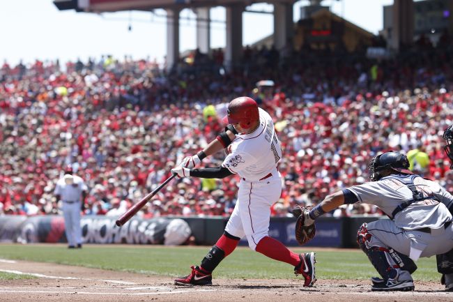 Reds center fielder Choo Shin-soo hits a home run in the first inning on Monday.   AFP-Yonhap News