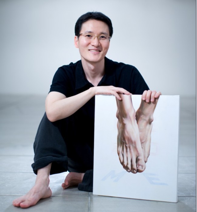 홍경택(화가)
“홍콩 크리스티 경매에서 지난 2007년 제 그림이 낙찰되며 ‘7억원의 작가’라는 꼬리표가 줄곧 따라다녔어요. 그런데 앞으론 더하겠네요.