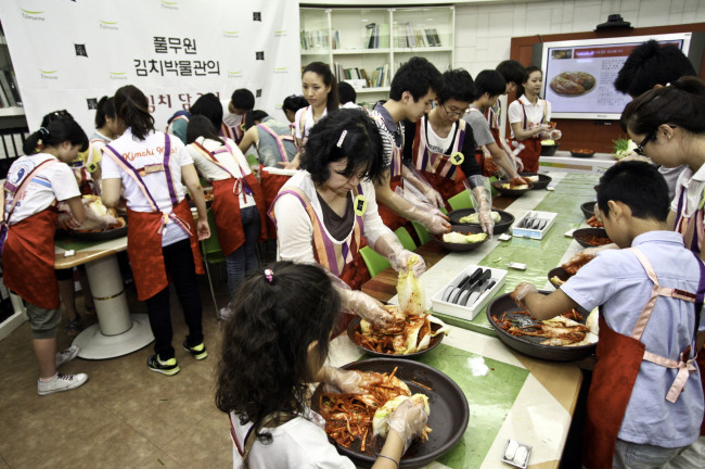 풀무원 김치박물관(www.kimchimuseum.co.kr)은 6월 매주 토,일요일 각각 김치 및 태국 식문화를 주제로 한 다문화 교육 프로그램을 무료로 운영한다.