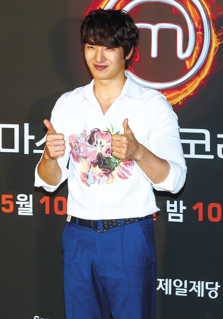 손호영(가수/god)
Singer Son Ho-young, who attempted suicide, was transferred from an intensive care unit to a general ward on Sunday, his agency said.