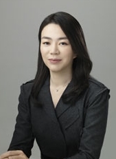 조현아(기업인/대한항공기내식기판사업본부본부장/대한항공객실승무본부본부장부사장/칼호텔네트워크대표이사)
한진그룹 조양호 회장의 장녀인 조현아 대한항공 부사장(39·사진)이 미국 하와이에서 첫 출산을 한 사실이 알려지면서 ‘원정출산’ 논란이 일고 있다.