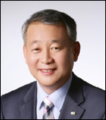 안양옥(교육인/교수/서울교육대학교교수/한국교원단체총연합회회장)
저는 교총맨이예요. 교총 사람이라는 뜻이죠. 교총이 잘 돼야 대한민국이 잘 된다는 생각을 갖고 교총회장으로서 헌신할 생각입니다.”