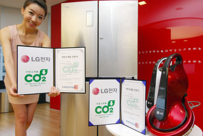 LG전자의 생활가전 제품들이 ‘저탄소제품 인증’을 연속 획득했다.