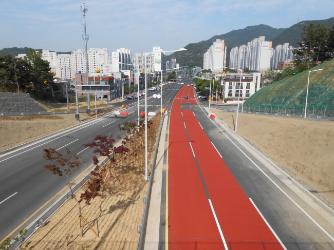 29일 대구시에 따르면 상인에서 범물 간 동ㆍ서 지역을 터널과 교량으로 연결해 10분 이내 통행이 가능한 ‘4차순환도로 민간투자시설사업’이 완료됨에 따라 다음달 3일 오전 11시부터 시민들에게 당분간 무료로 임시 개통한다.