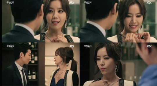 김유미(탤런트/영화배우)
배우 김유미가 ‘무정도시’ 첫 등장에서 카리스마 있는 연기를 선보였다.