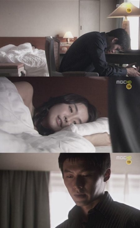 정유미(좌부터/영화배우/탤런트),현빈(김태평/영화배우/탤런트)
배우 정유미가 단역시절 현빈의 베드신 상대였던 것으로 알려져 화제다.
