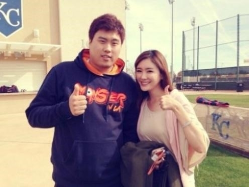 류현진(좌부터/야구선수/LA다저스),공서영(아나운서/전가수)
공서영 XTM 아나운서가 완봉승을 거둔 LA 다저스 류현진에게 축하의 글을 남겼다.