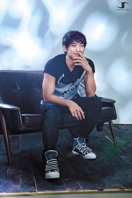 비(정지훈/가수/영화배우)
Cube Entertainment CEO Hong Seung-seong announced on Tuesday that singer, actor and producer Rain has agreed to sign an exclusive contract with the agency after the star is discharged from his mandatory military service in July.