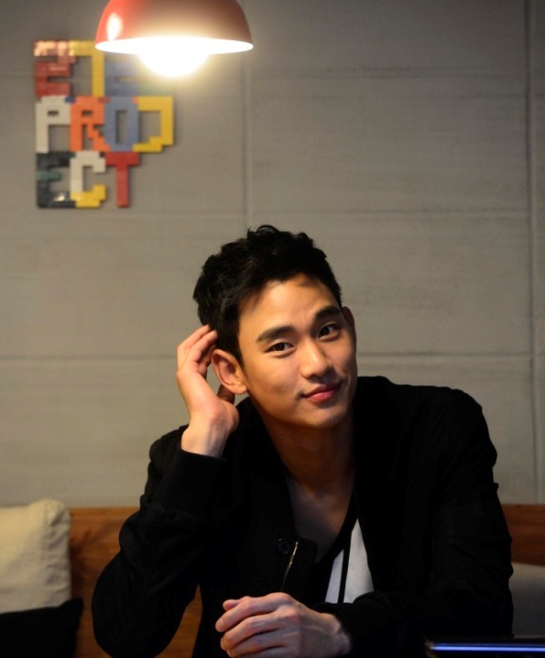 김수현(탤런트/모델)
Actor Kim Soo-hyun, 25, said he has attempted to elevate his acting a step further by taking the role of an elite North Korean spy named Won Ryu-hwan in the forthcoming film “Secretly Greatly.”
