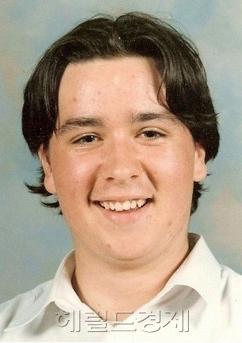 샘해밍턴(SamHammington/개그맨)
샘해밍턴 과거사진이 연일 화제를 모으고 있는 가운데 이번에는 고등학교 시절 그의 모습이 공개됐다.