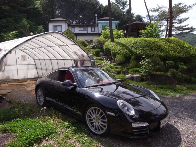Bae’s Porsche parked in a greenhouse-like garage near her house   Lee Ji-yoon/The Korea Herald