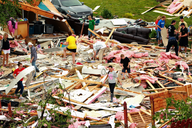 People search and gather items after a storm destroyed a house on Haversham Drive in St. Charles County, Missouri, Saturday.   AP-Yonhap News