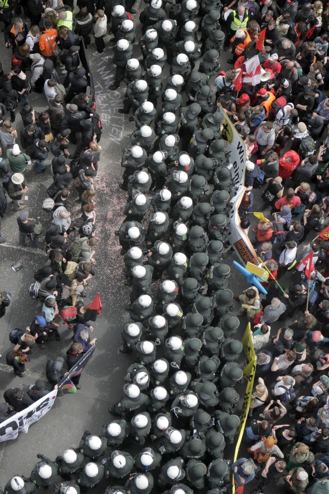 German police officers block anticapitalism Blockupy protesters with several thousand people taking part in Frankfurt on Saturday.   AP-Yonhap News