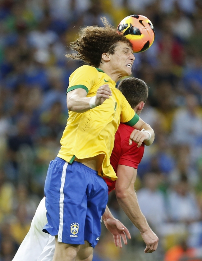 Brazil's David Luiz, front, and England's Gary Cahill, background, jump for the ball during an international soccer friendly at the Maracana stadium in Rio de Janeiro, Brazil, Sunday. (AP-Yonhap News)