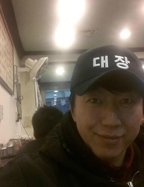 김수로(김상중/영화배우/탤런트)
배우 김수로가 MBC ‘일밤-진짜 사나이’의 촬영 중 부상을 당했지만 응급 치료만 받은 뒤 바로 촬영장으로 복귀하는 투혼을 발휘했다.