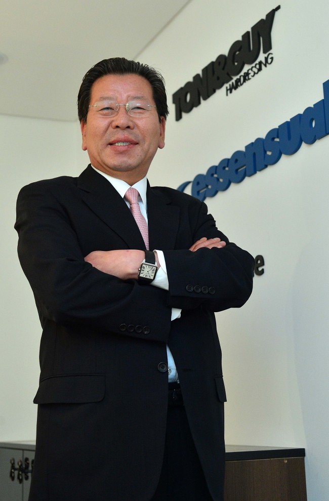 Kim Dae-sik, chief executive of Toni & Guy Korea.   Lee Sang-sub/The Korea Herald