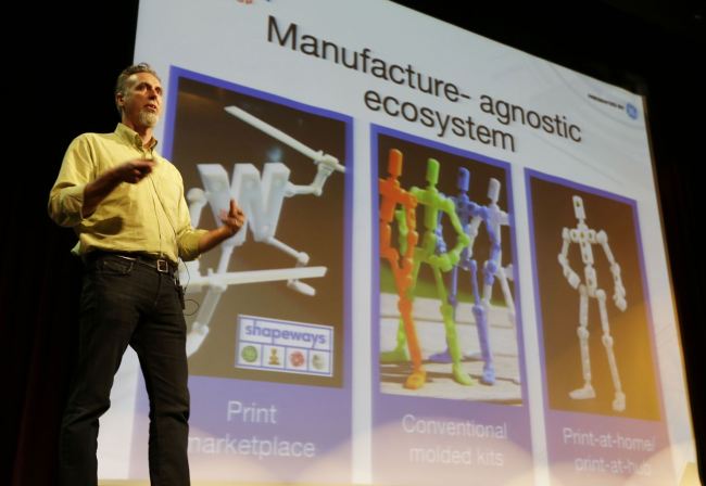 Wayne Losey, co-founder of Dynamo DevLabs, speaks about 3-D printing during the Hardware Innovation Workshop in San Mateo, California.   AP-Yonhap News