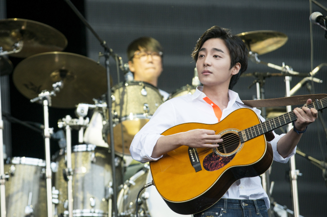 로이킴(김상우/가수)
Roy Kim performs as one of the opening acts for the Jason Mraz Seoul concert on May 17.   9 Entertainment