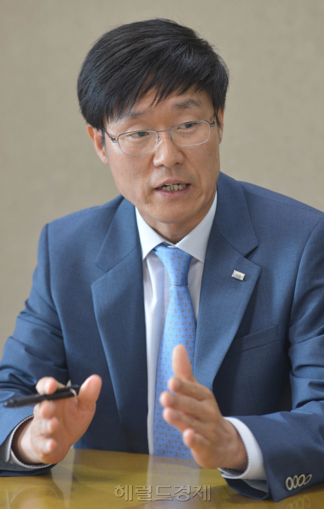 유지헌 미래에셋증권 이사<br />김명섭 기자 msiron@heraldcorp.com
유지헌 미래에셋증권 이사
김명섭 기자 msiron@heraldcorp.com