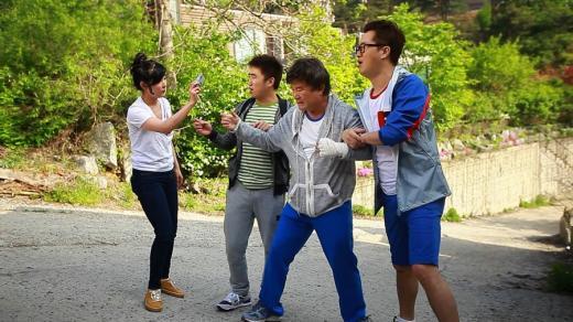 후지타사유리(좌부터/FujitaSayuri/방송연예인/작가),장동민(개그맨),이계인(탤런트/영화배우),지상렬(개그맨/MC)
방송인 사유리가 중견배우 이계인에게 웃지 못할 말실수를 저질렀다.