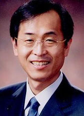 변두섭(전음반사대표)
유명 가수 양수경(46)이 남편인 변두섭(54) 예당엔터테인먼트 회장의 사망소식에 패닉 상태에 빠진 것으로 전해졌다.