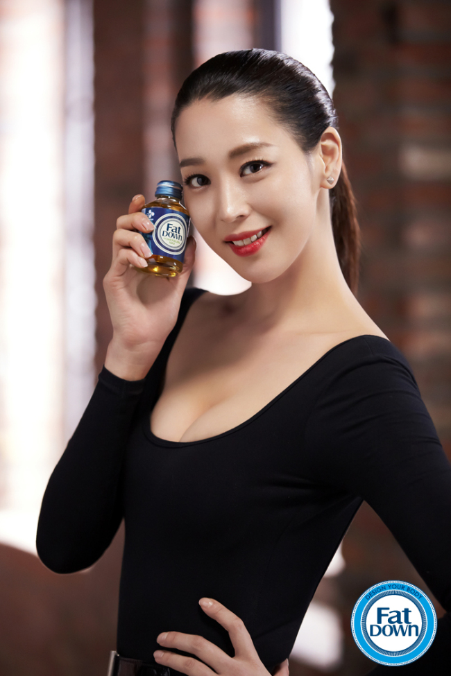 한고은(탤런트/영화배우)
CJ제일제당이 다이어트 성수기인 여름철을 겨냥해, 다이어트 기능성 음료인 ‘팻다운’의 모델로 배우 한고은을 선정했다.