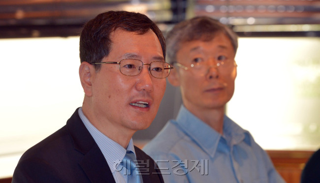 사단법인 창조경제연구회 창립 총회가 5일 오전 서울 강남구 역삼동 르네상스서울호텔에서 열려 이민화 벤처기업협회 명예회장이 모두발언을 하고 있다.<br />김명섭 기자 msiron@heraldcorp.com
사단법인 창조경제연구회 창립 총회가 5일 오전 서울 강남구 역삼동 르네상스서울호텔에서 열려 이민화 벤처기업협회 명예회장이 모두발언을 하고 있다.
김명섭 기자 msiron@heraldcorp.com
사단법인 창조경제연구회 창립 총회가 5일 오전 서울 강남구 역삼동 르네상스서울호텔에서 열려 이민화 벤처기업협회 명예회장이 모두발언을 하고 있다.
김명섭 기자 msiron@heraldcorp.com
사단법인 창조경제연구회 창립 총회가 5일 오전 서울 강남구 역삼동 르네상스서울호텔에서 열려 이민화 벤처기업협회 명예회장이 모두발언을 하고 있다.
김명섭 기자 msiron@heraldcorp.com