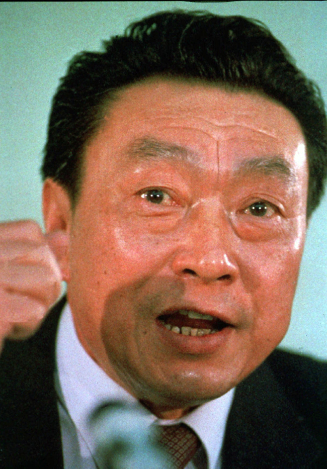 <YONHAP PHOTO-0450> FILE - This March 7, 1990 file photo shows former Beijing Mayor Chen Xitong in Beijing, China. Chen, who backed the military crackdown on the Tiananmen Square democratic movement during his term but later expressed regret, died Sunday, June 2, 2013 at the age of 82, two days before the 24th anniversary of the bloody quelling of the student-led movement, according to media reports and a family friend. At the height of his career, Chen was one of China's most powerful men, but an anticorruption campaign brought about his spectacular downfall. (AP Photo/Mark Avery, File)/2013-06-05 09:24:51/ <저작권자 ⓒ 1980-2013 ㈜연합뉴스. 무단 전재 재배포 금지.>
Chen Xitong