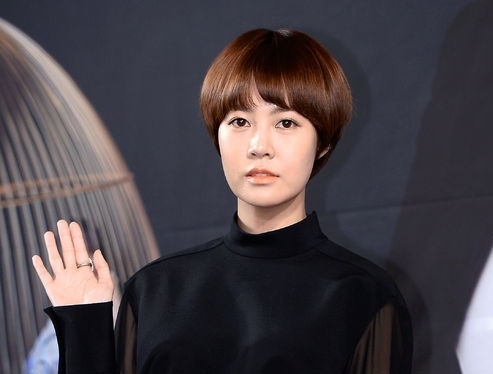 최윤영(탤런트/영화배우)
배우 최윤영이 신입교사 역할을 위해 3kg을 감량하고 숏커트로 이미지 변신했다.