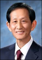 정지완(기업인/솔브레인대표이사회장/코스닥협회회장)
명쾌하고 든든한 정 회장의 모습이 짧은 머리와 어울려 산뜻하면서 진취적인 느낌을 주는 게 아닌가 생각해 본 적이 있다. 실상 알고 보면 그와 동시에 그 내면에 깊숙한 여러 맛이 있다는 것도 알게 된다.