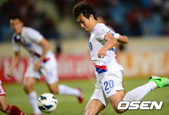 이동국(축구선수/전북현대모터스)
이동국이 5일(한국시간) 레바논 베이루트 카밀샤문 스포츠시티 스타디움에서 열린 2014브라질월드컵 최종예선 한국-레바논 경기에서 슛팅하고 있다.