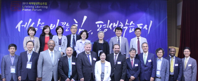 Participants pose during the international forum on lifelong learning at the Gyeonggi Provincial Institute for Lifelong Learning in Suwon on Monday.   GILL