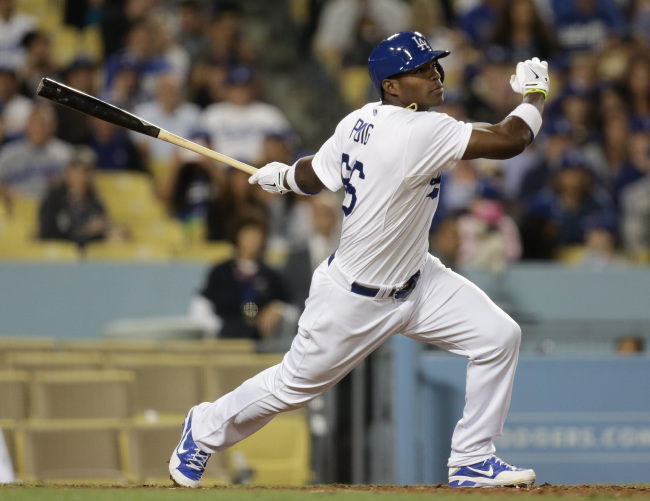 야시엘푸이그(YasielPuig/야구선수/LA다저스)
Los Angeles Dodgers outfielder Yasiel Puig follows through on a two-run home run in the sixth inning.
AP-Yonhap News